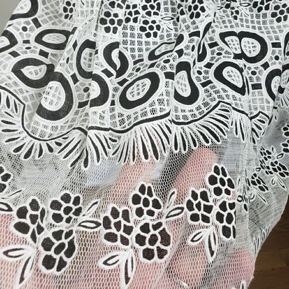 Alya Black and White Beauty! - Picture 4 of 5